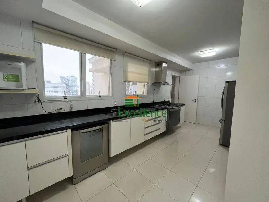 Apartamento com 4 quartos para alugar, 226m2 em Vila Nova Conceição, São Paulo - SP - imagem 8 Foto 8 de Apartamento com 4 quartos para alugar, 226m2 em Vila Nova Conceição, São Paulo - SP