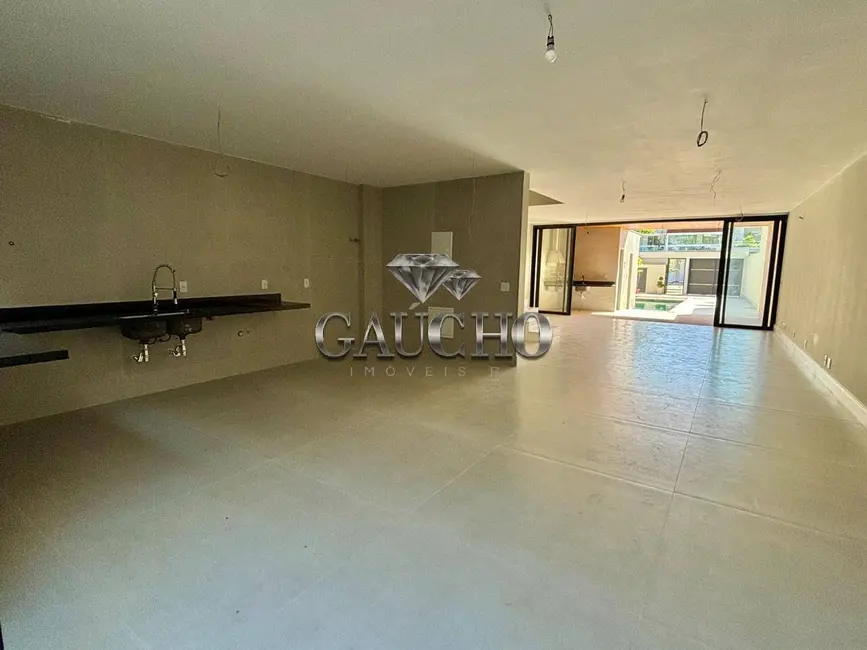 Casa com 4 quartos à venda, 290m2 em Barra da Tijuca, Rio De Janeiro - RJ - imagem 8 Foto 8 de Casa com 4 quartos à venda, 290m2 em Barra da Tijuca, Rio De Janeiro - RJ
