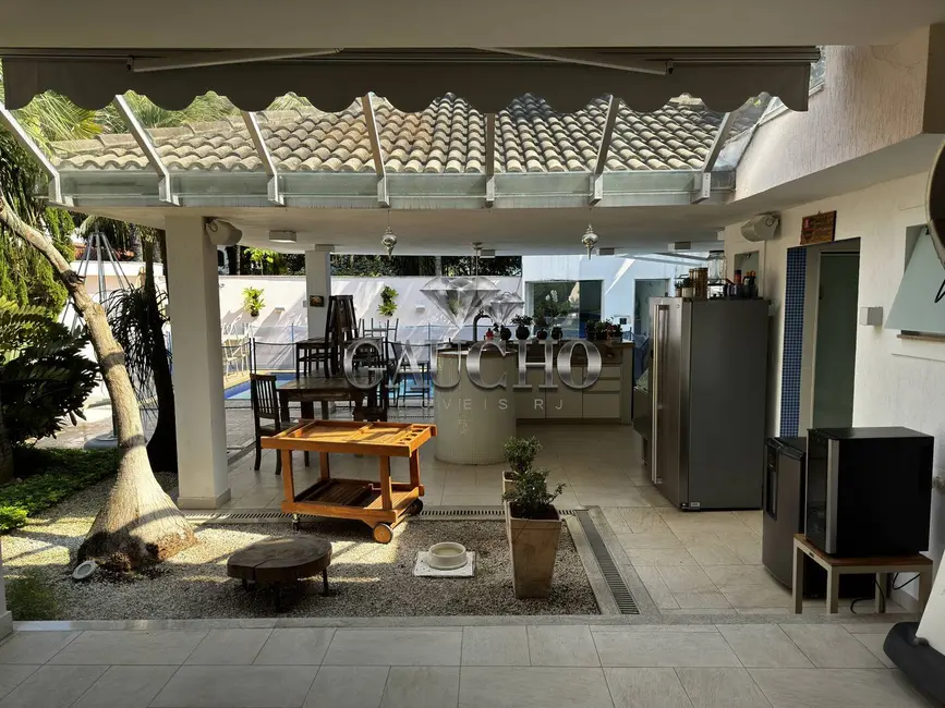 Casa com 7 quartos à venda e para alugar, 850m2 em Barra da Tijuca, Rio De Janeiro - RJ - imagem 5 Foto 5 de Casa com 7 quartos à venda e para alugar, 850m2 em Barra da Tijuca, Rio De Janeiro - RJ