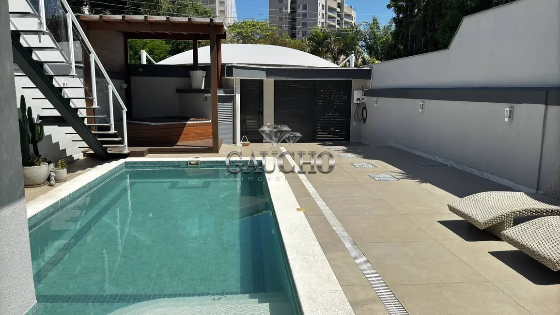 Casa com 6 quartos à venda, 296m2 em Barra da Tijuca, Rio De Janeiro - RJ - imagem 5 Foto 5 de Casa com 6 quartos à venda, 296m2 em Barra da Tijuca, Rio De Janeiro - RJ