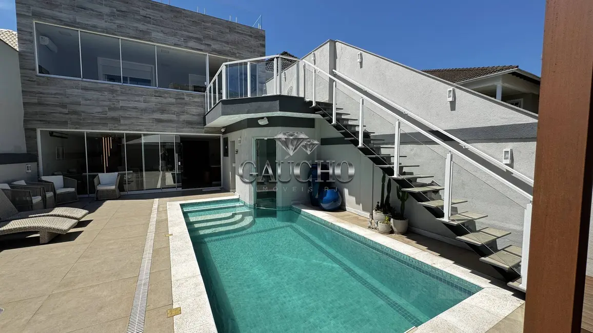 Casa com 6 quartos à venda, 296m2 em Barra da Tijuca, Rio De Janeiro - RJ - imagem 1 Foto 1 de Casa com 6 quartos à venda, 296m2 em Barra da Tijuca, Rio De Janeiro - RJ