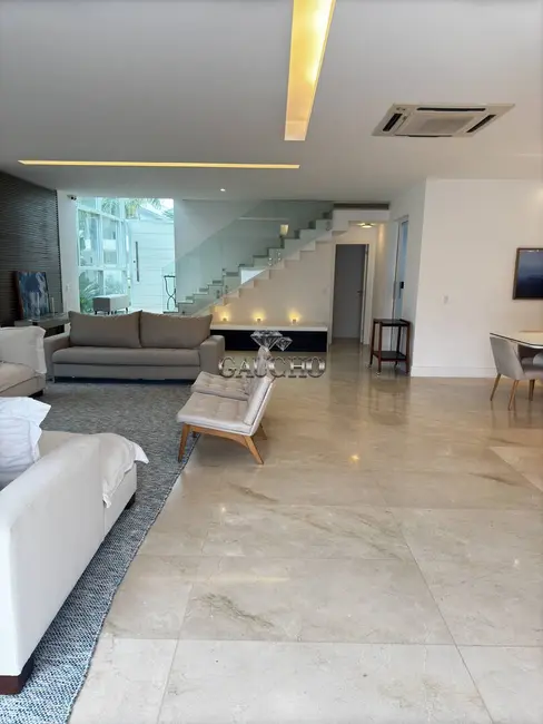 Casa com 5 quartos à venda, 550m2 em Barra da Tijuca, Rio De Janeiro - RJ - imagem 3 Foto 3 de Casa com 5 quartos à venda, 550m2 em Barra da Tijuca, Rio De Janeiro - RJ