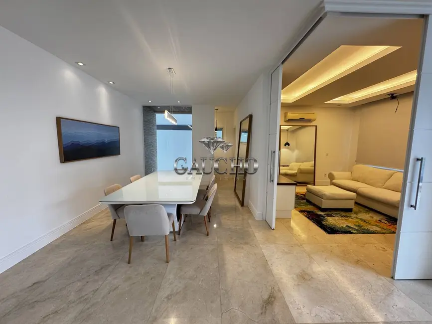 Casa com 5 quartos à venda, 550m2 em Barra da Tijuca, Rio De Janeiro - RJ - imagem 6 Foto 6 de Casa com 5 quartos à venda, 550m2 em Barra da Tijuca, Rio De Janeiro - RJ