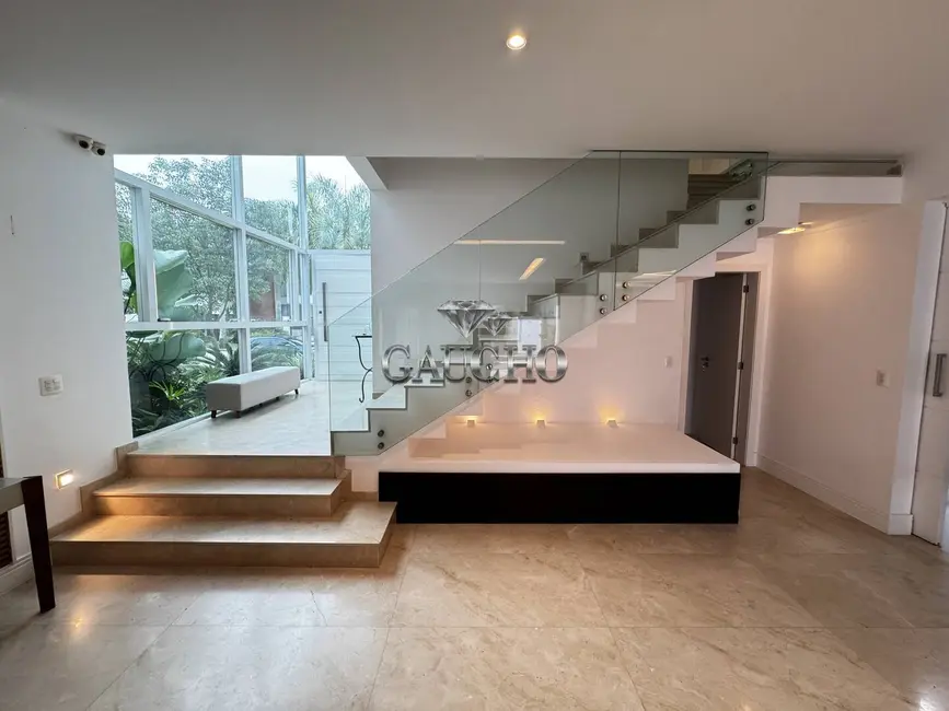 Casa com 5 quartos à venda, 550m2 em Barra da Tijuca, Rio De Janeiro - RJ - imagem 9 Foto 9 de Casa com 5 quartos à venda, 550m2 em Barra da Tijuca, Rio De Janeiro - RJ