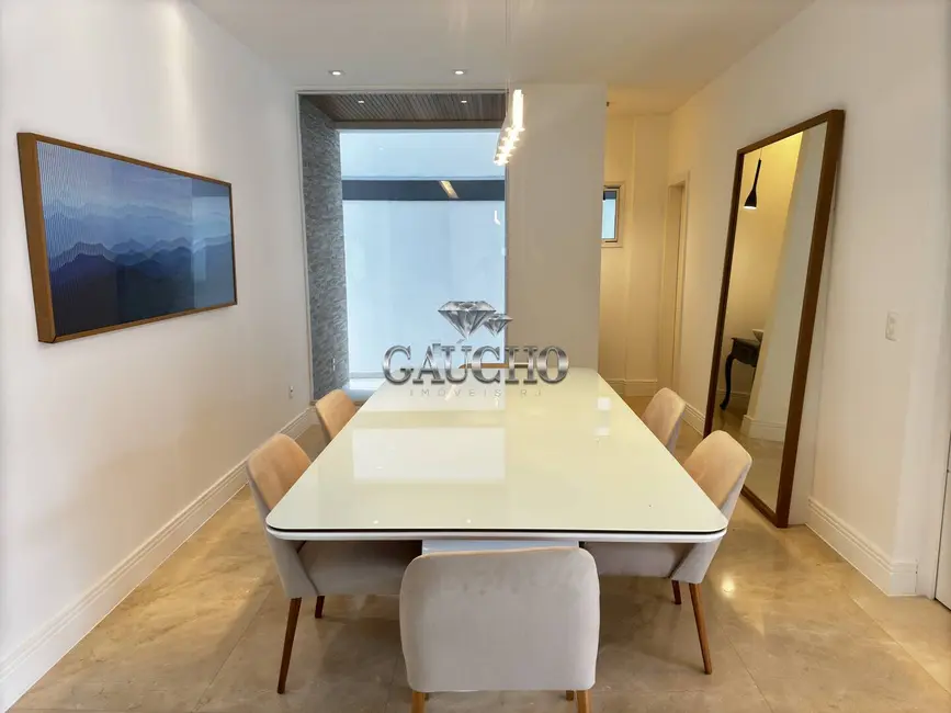 Casa com 5 quartos à venda, 550m2 em Barra da Tijuca, Rio De Janeiro - RJ - imagem 7 Foto 7 de Casa com 5 quartos à venda, 550m2 em Barra da Tijuca, Rio De Janeiro - RJ