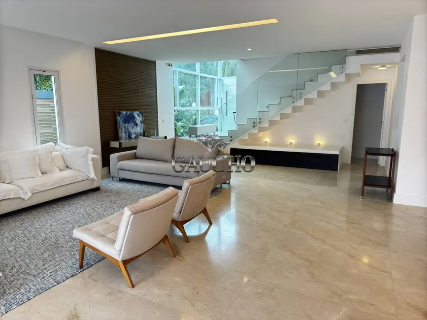 Casa com 5 quartos à venda, 550m2 em Barra da Tijuca, Rio De Janeiro - RJ - imagem 4 Foto 4 de Casa com 5 quartos à venda, 550m2 em Barra da Tijuca, Rio De Janeiro - RJ