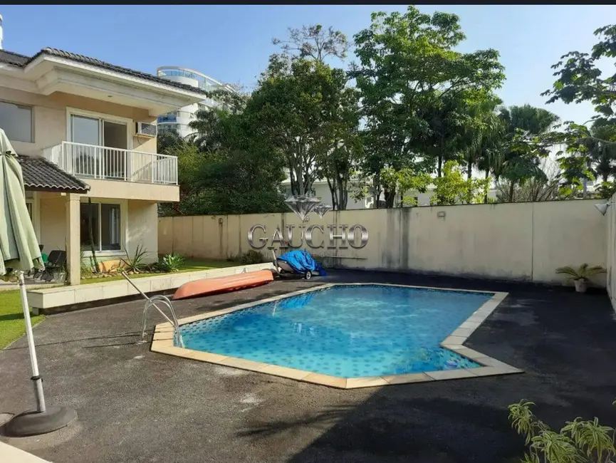 Casa com 4 quartos à venda, 393m2 em Barra da Tijuca, Rio De Janeiro - RJ - imagem 3 Foto 3 de Casa com 4 quartos à venda, 393m2 em Barra da Tijuca, Rio De Janeiro - RJ