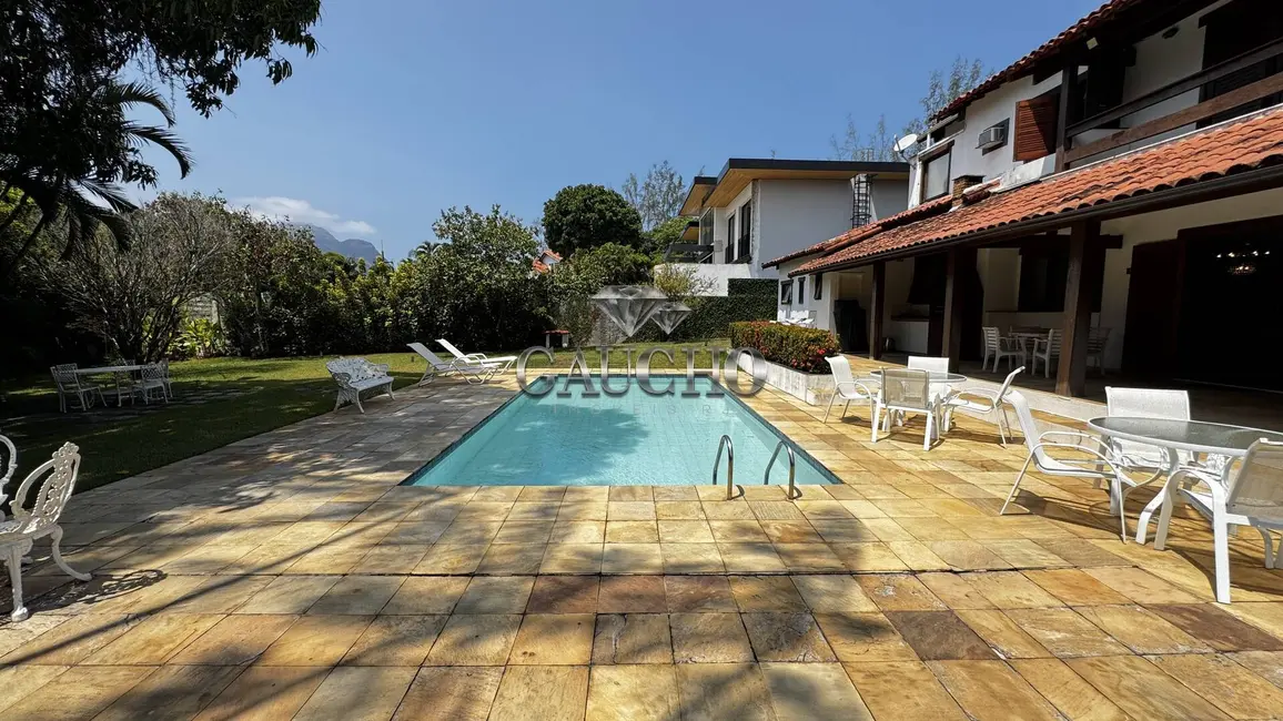 Casa com 4 quartos à venda, 375m2 em Barra da Tijuca, Rio De Janeiro - RJ - imagem 6 Foto 6 de Casa com 4 quartos à venda, 375m2 em Barra da Tijuca, Rio De Janeiro - RJ