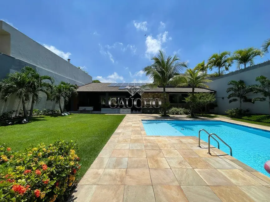 Casa com 5 quartos à venda, 500m2 em Barra da Tijuca, Rio De Janeiro - RJ - imagem 1 Foto 1 de Casa com 5 quartos à venda, 500m2 em Barra da Tijuca, Rio De Janeiro - RJ