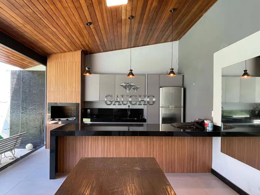 Casa com 5 quartos à venda, 500m2 em Barra da Tijuca, Rio De Janeiro - RJ - imagem 5 Foto 5 de Casa com 5 quartos à venda, 500m2 em Barra da Tijuca, Rio De Janeiro - RJ