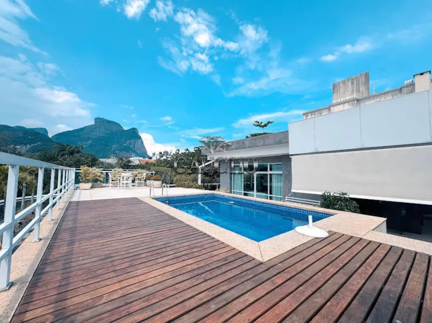 Cobertura com 4 quartos à venda, 558m2 em Barra da Tijuca, Rio De Janeiro - RJ - imagem 2 Foto 2 de Cobertura com 4 quartos à venda, 558m2 em Barra da Tijuca, Rio De Janeiro - RJ