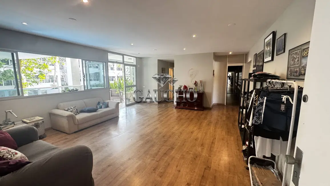 Apartamento com 4 quartos à venda, 215m2 em Barra da Tijuca, Rio De Janeiro - RJ - imagem 4 Foto 4 de Apartamento com 4 quartos à venda, 215m2 em Barra da Tijuca, Rio De Janeiro - RJ