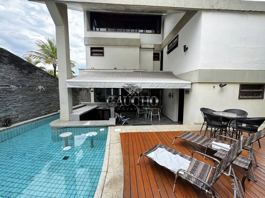 Casa com 5 quartos à venda, 431m2 em Barra da Tijuca, Rio De Janeiro - RJ - imagem 2 Foto 2 de Casa com 5 quartos à venda, 431m2 em Barra da Tijuca, Rio De Janeiro - RJ