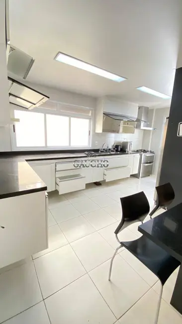 Casa com 4 quartos para alugar, 300m2 em Barra da Tijuca, Rio De Janeiro - RJ - imagem 8 Foto 8 de Casa com 4 quartos para alugar, 300m2 em Barra da Tijuca, Rio De Janeiro - RJ