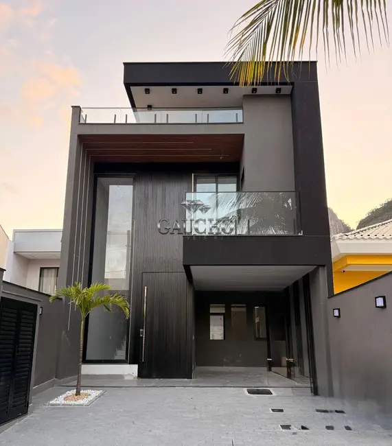 Casa com 3 quartos à venda, 192m2 em Jacarepaguá, Rio De Janeiro - RJ - imagem 3 Foto 3 de Casa com 3 quartos à venda, 192m2 em Jacarepaguá, Rio De Janeiro - RJ