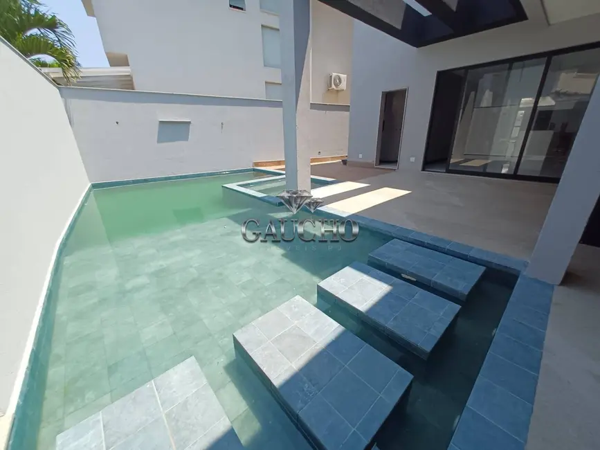 Casa com 4 quartos à venda, 450m2 em Recreio dos Bandeirantes, Rio De Janeiro - RJ - imagem 2 Foto 2 de Casa com 4 quartos à venda, 450m2 em Recreio dos Bandeirantes, Rio De Janeiro - RJ