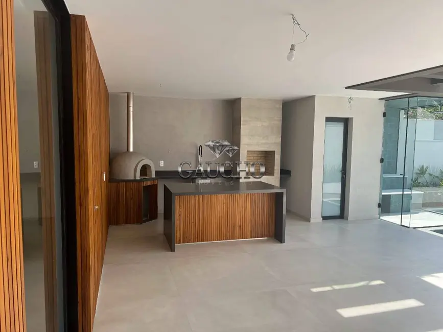 Casa com 4 quartos à venda, 319m2 em Barra da Tijuca, Rio De Janeiro - RJ - imagem 5 Foto 5 de Casa com 4 quartos à venda, 319m2 em Barra da Tijuca, Rio De Janeiro - RJ