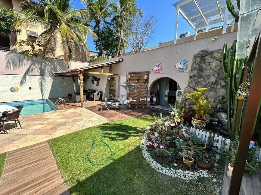 Casa com 5 quartos à venda, 720m2 em Barra da Tijuca, Rio De Janeiro - RJ - imagem 1 Foto 1 de Casa com 5 quartos à venda, 720m2 em Barra da Tijuca, Rio De Janeiro - RJ