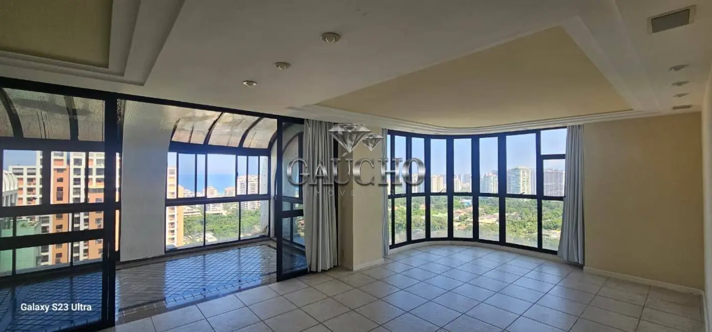 Apartamento com 3 quartos para alugar, 200m2 em Barra da Tijuca, Rio De Janeiro - RJ - imagem 5 Foto 5 de Apartamento com 3 quartos para alugar, 200m2 em Barra da Tijuca, Rio De Janeiro - RJ
