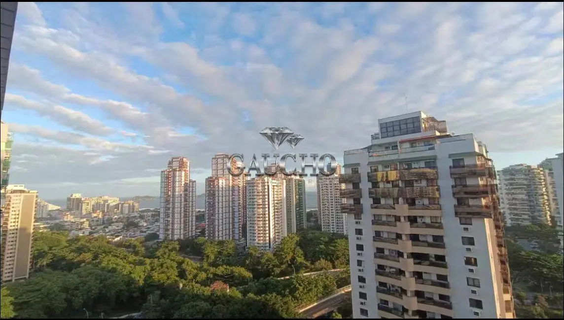 Foto 1 de Apartamento com 2 quartos à venda, 65m2 em Barra da Tijuca, Rio De Janeiro - RJ