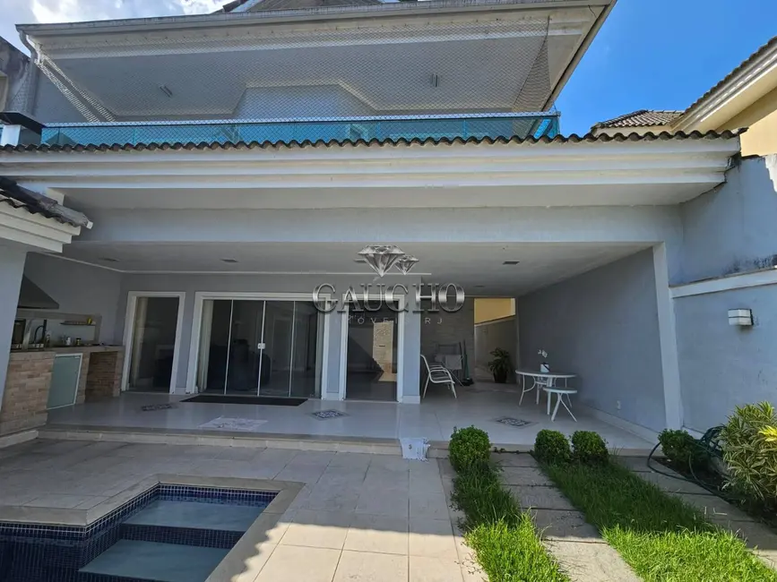 Foto 1 de Casa com 5 quartos à venda e para alugar, 320m2 em Vargem Grande, Rio De Janeiro - RJ