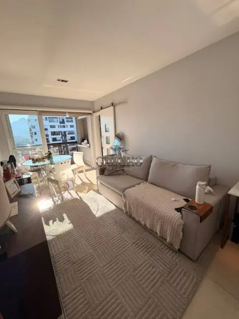 Apartamento com 1 quarto para alugar, 58m2 em Barra da Tijuca, Rio De Janeiro - RJ - imagem 1 Foto 1 de Apartamento com 1 quarto para alugar, 58m2 em Barra da Tijuca, Rio De Janeiro - RJ