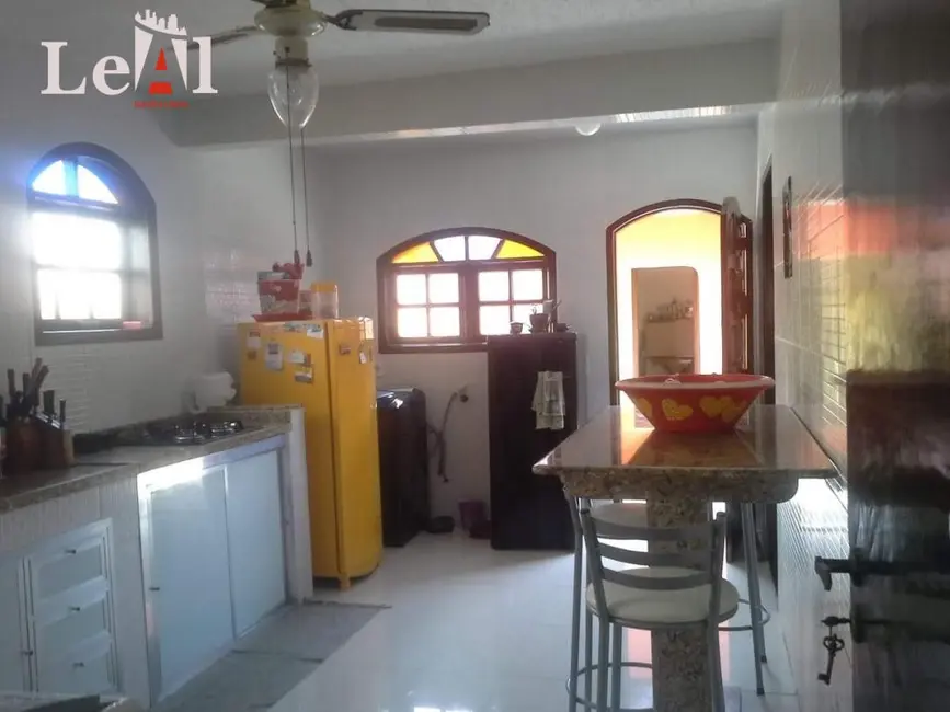 Casa com 5 quartos à venda, 360m2 em Centro, Marica - RJ - imagem 3 Foto 3 de Casa com 5 quartos à venda, 360m2 em Centro, Marica - RJ