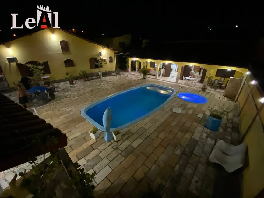 Foto 1 de Casa com 7 quartos à venda, 720m2 em Jacaroá, Marica - RJ