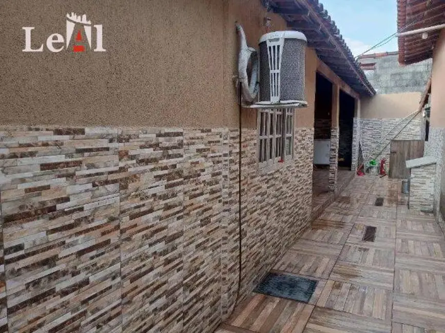 Casa com 4 quartos à venda, 190m2 em Flamengo, Marica - RJ - imagem 3 Foto 3 de Casa com 4 quartos à venda, 190m2 em Flamengo, Marica - RJ