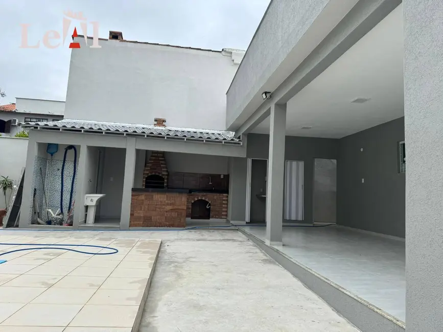 Foto 3 de Casa com 2 quartos à venda, 480m2 em Jardim Atlântico Central (Itaipuaçu), Marica - RJ