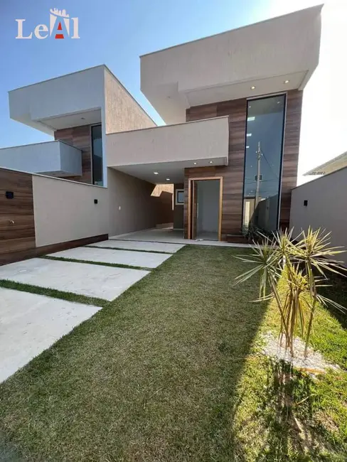 Foto 1 de Casa com 3 quartos à venda, 240m2 em Jardim Atlântico Central (Itaipuaçu), Marica - RJ