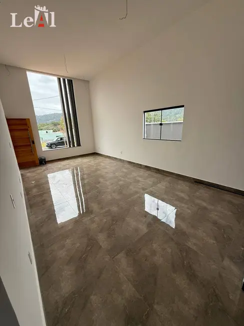 Foto 4 de Casa com 3 quartos à venda, 381m2 em Ubatiba, Marica - RJ