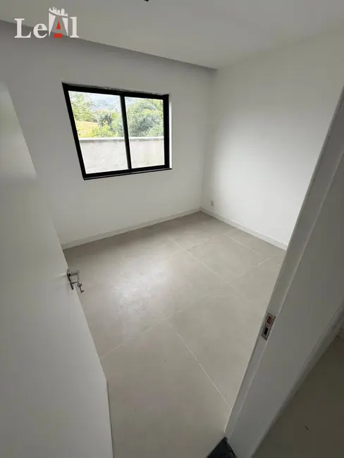 Foto 8 de Casa com 3 quartos à venda, 380m2 em Ubatiba, Marica - RJ