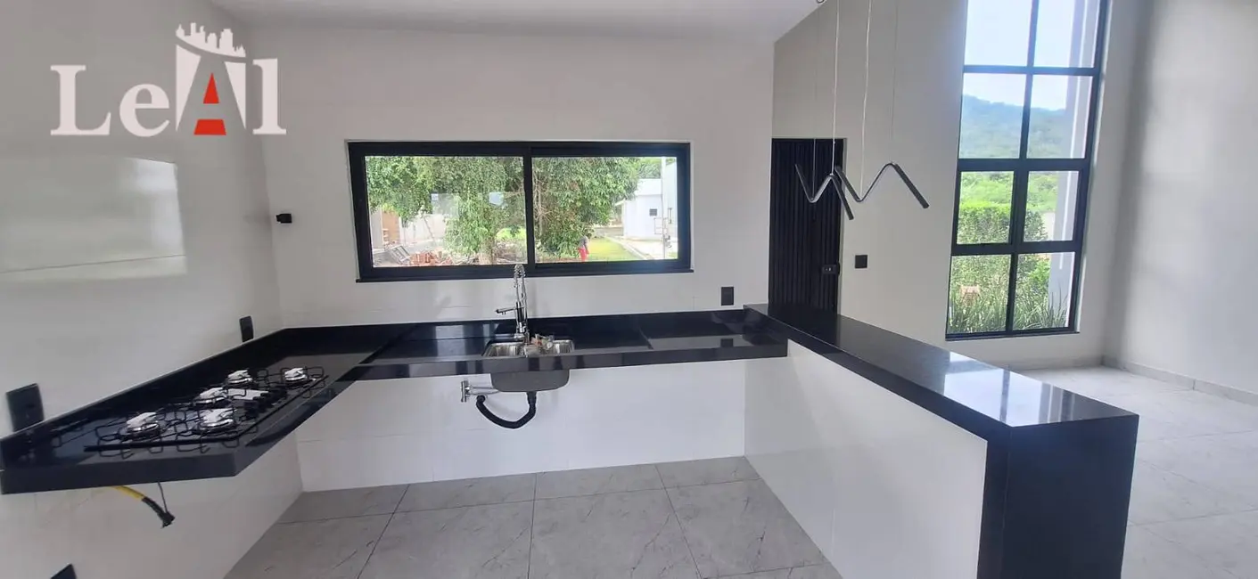Foto 8 de Casa com 3 quartos à venda, 360m2 em São José do Imbassaí, Marica - RJ