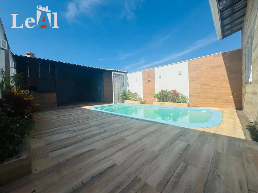 Foto 2 de Casa com 2 quartos à venda em Marica - RJ