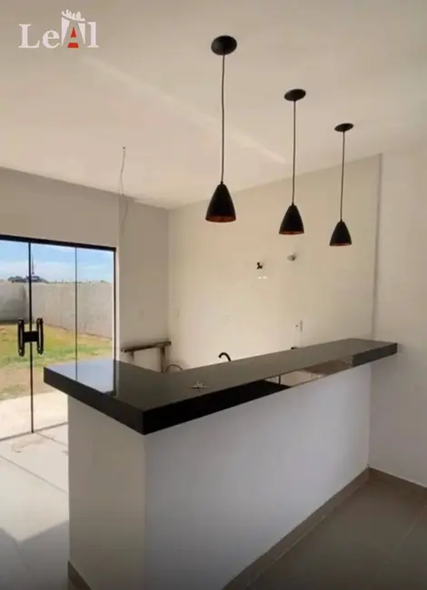 Foto 2 de Casa com 2 quartos à venda, 440m2 em Jardim Atlântico Central (Itaipuaçu), Marica - RJ