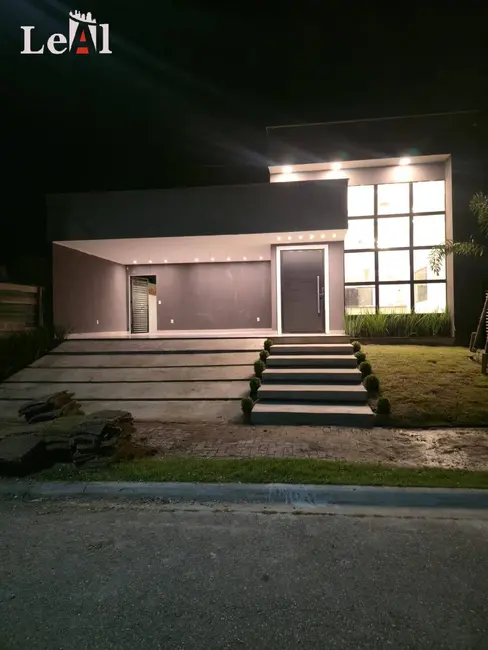 Casa com 3 quartos à venda, 402m2 em Itapeba, Marica - RJ - imagem 1 Foto 1 de Casa com 3 quartos à venda, 402m2 em Itapeba, Marica - RJ
