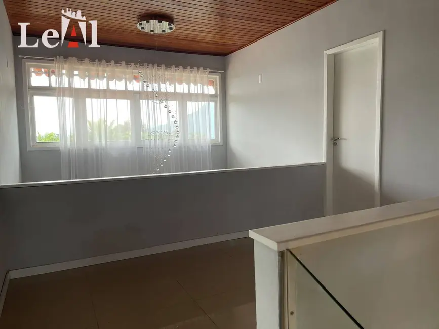 Foto 6 de Casa com 6 quartos à venda, 1880m2 em Marica - RJ