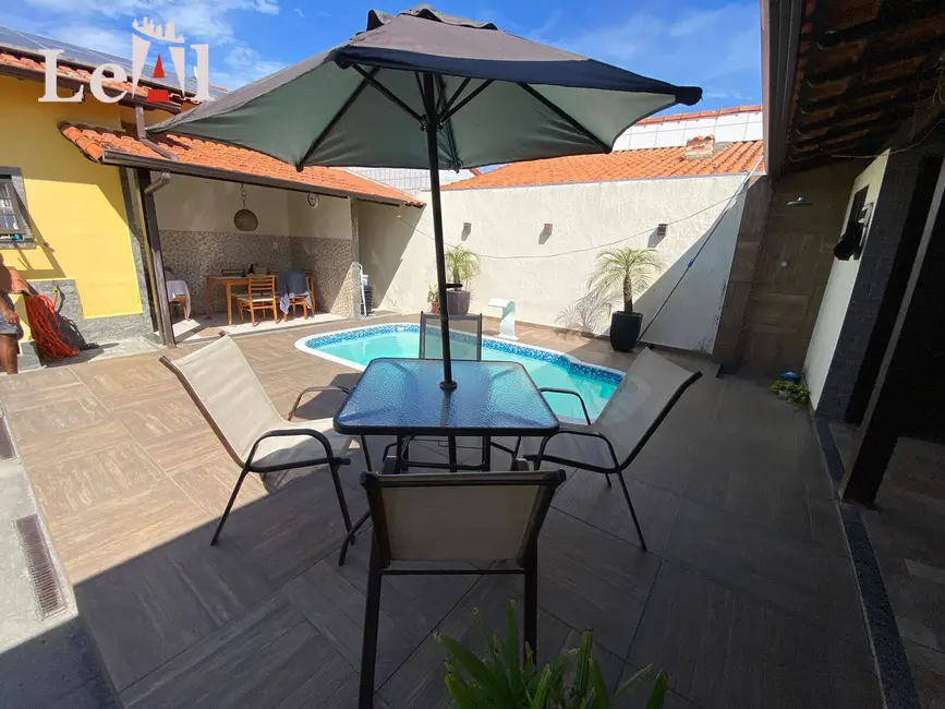 Casa com 4 quartos à venda, 172m2 em Mumbuca, Marica - RJ - imagem 1 Foto 1 de Casa com 4 quartos à venda, 172m2 em Mumbuca, Marica - RJ