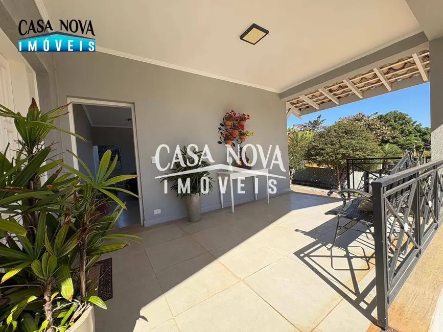 Casa de Condomínio com 4 quartos à venda, 890m2 em Vinhedo - SP - imagem 2 Foto 2 de Casa de Condomínio com 4 quartos à venda, 890m2 em Vinhedo - SP