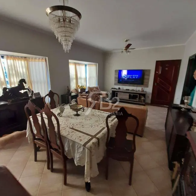 Casa com 3 quartos à venda, 375m2 em Campinas - SP - imagem 2 Foto 2 de Casa com 3 quartos à venda, 375m2 em Campinas - SP