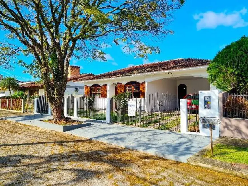 Casa com 3 quartos à venda, 250m2 em Córrego Grande, Florianopolis - SC - imagem 2 Foto 2 de Casa com 3 quartos à venda, 250m2 em Córrego Grande, Florianopolis - SC
