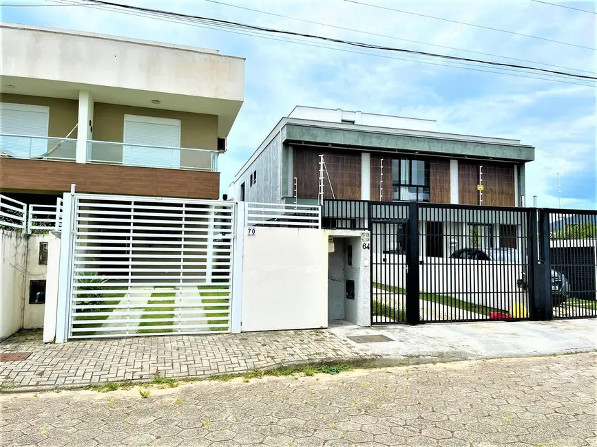 Casa com 3 quartos para alugar, 127m2 em Campeche, Florianopolis - SC - imagem 3 Foto 3 de Casa com 3 quartos para alugar, 127m2 em Campeche, Florianopolis - SC