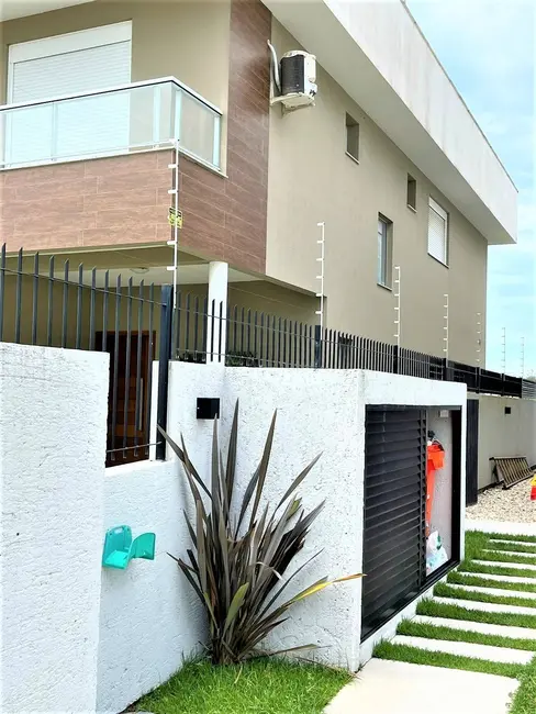 Casa com 3 quartos para alugar, 127m2 em Campeche, Florianopolis - SC - imagem 2 Foto 2 de Casa com 3 quartos para alugar, 127m2 em Campeche, Florianopolis - SC