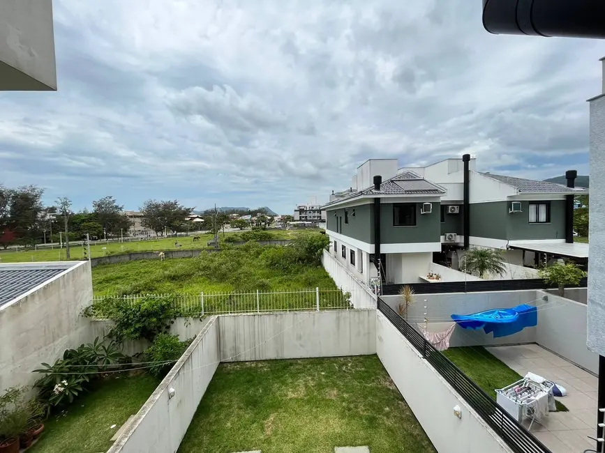 Casa com 3 quartos para alugar, 127m2 em Campeche, Florianopolis - SC - imagem 8 Foto 8 de Casa com 3 quartos para alugar, 127m2 em Campeche, Florianopolis - SC
