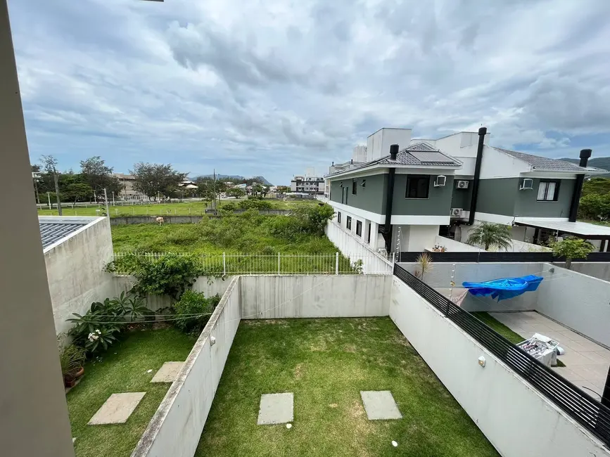 Casa com 3 quartos para alugar, 127m2 em Campeche, Florianopolis - SC - imagem 9 Foto 9 de Casa com 3 quartos para alugar, 127m2 em Campeche, Florianopolis - SC