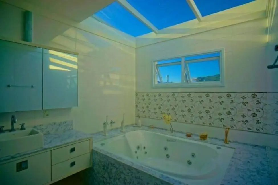 Casa com 4 quartos à venda e para alugar em Campeche, Florianopolis - SC - imagem 9 Foto 9 de Casa com 4 quartos à venda e para alugar em Campeche, Florianopolis - SC
