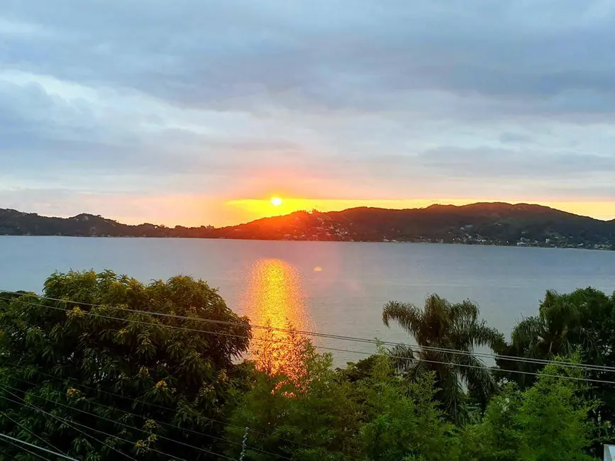 Casa com 3 quartos à venda em Lagoa da Conceição, Florianopolis - SC - imagem 3 Foto 3 de Casa com 3 quartos à venda em Lagoa da Conceição, Florianopolis - SC