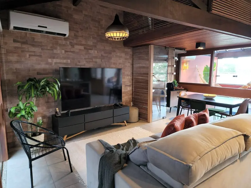 Casa com 3 quartos à venda em Lagoa da Conceição, Florianopolis - SC - imagem 8 Foto 8 de Casa com 3 quartos à venda em Lagoa da Conceição, Florianopolis - SC