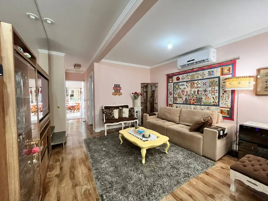 Foto 2 de Casa com 2 quartos à venda, 106m2 em São Sebastião, Palhoca - SC